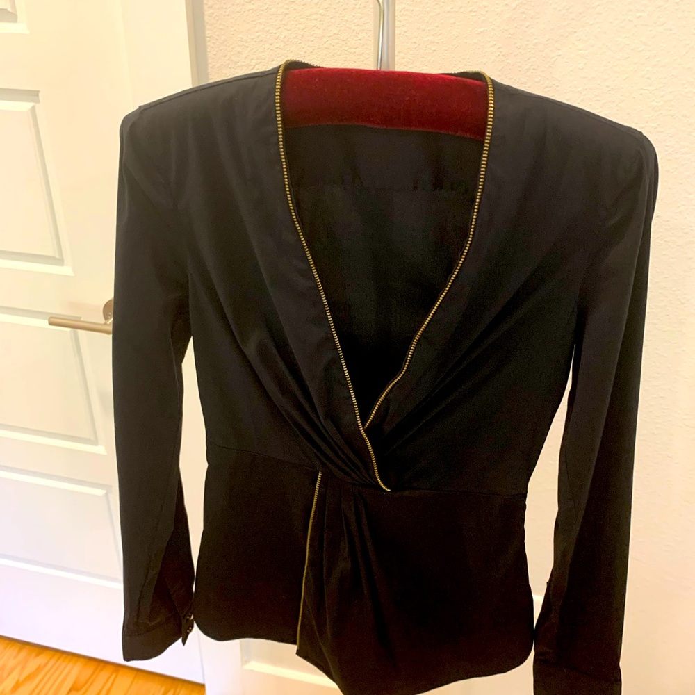 ARMANI EXCHANGE BLACK LONG SLEEVES BLOUSE. SIZE XS.VERY GOOD CONDITION.